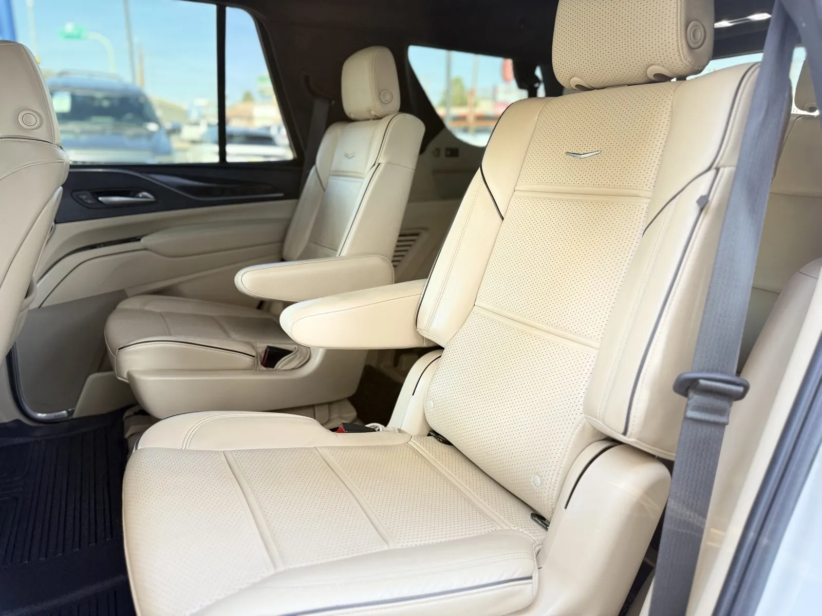 Cadillac Escalade photo 11