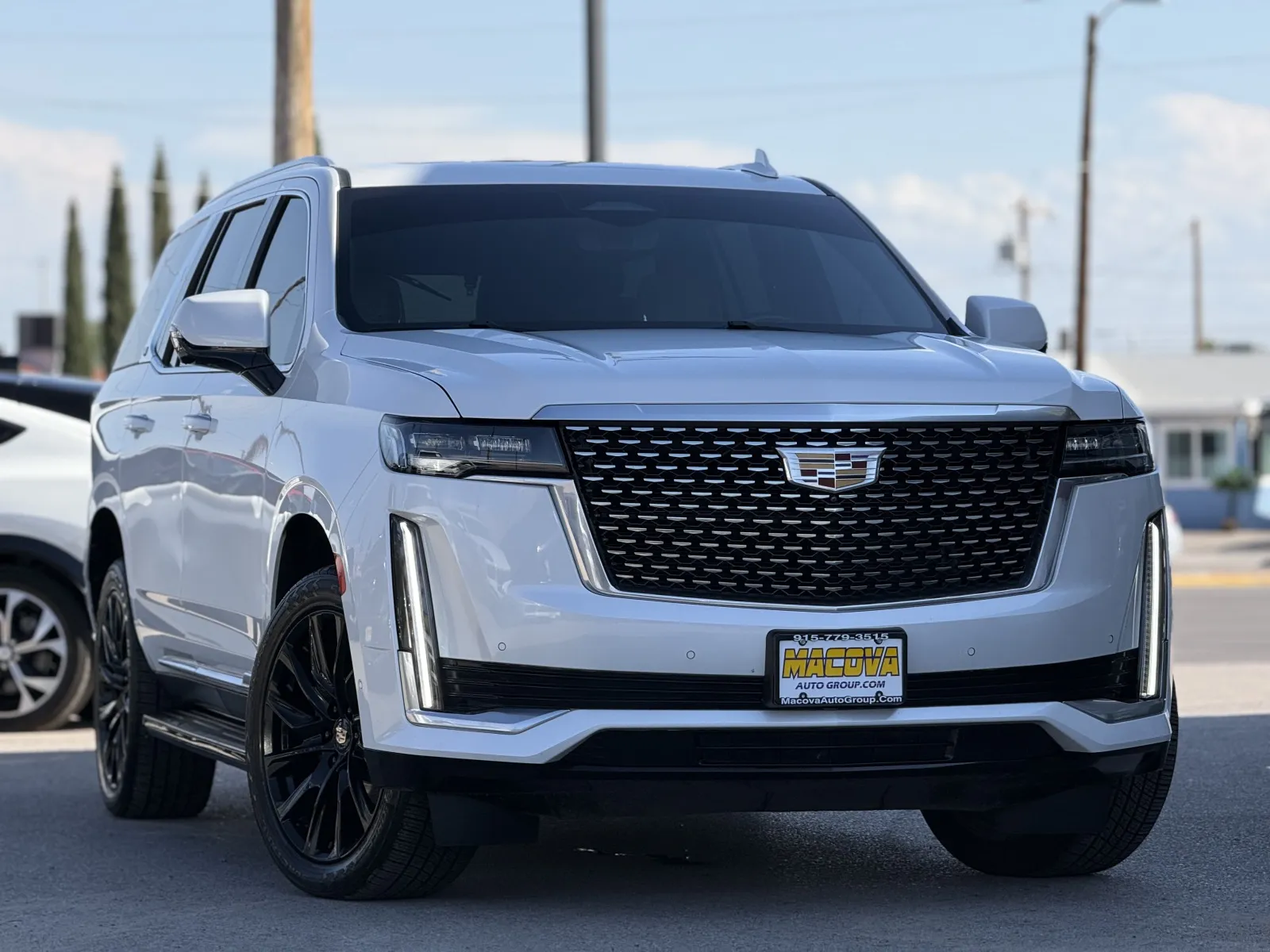 Cadillac Escalade photo 2