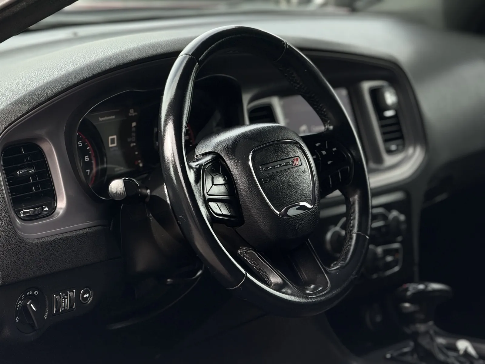 Dodge Charger photo 9