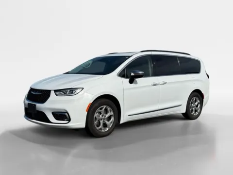 White 2023 Chrysler Pacifica Limited for sale in Morristown, TN