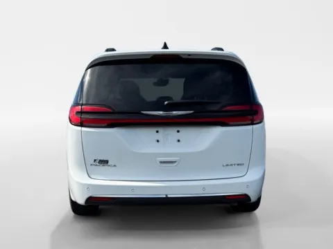 More photos of 2023 Chrysler Pacifica Limited at Farris Ford - Morristown, TN