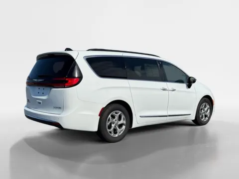 More photos of 2023 Chrysler Pacifica Limited at Farris Ford - Morristown, TN