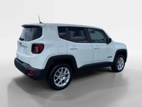 More photos of 2023 Jeep Renegade Latitude at Farris Ford - Morristown, TN