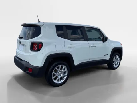 More photos of 2023 Jeep Renegade Latitude at Farris Ford - Morristown, TN
