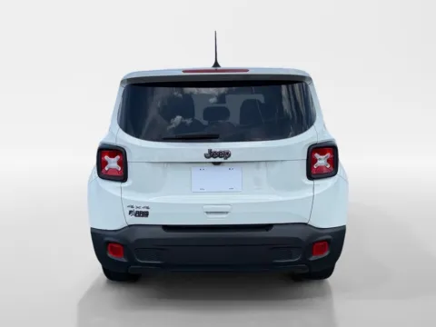 More photos of 2023 Jeep Renegade Latitude at Farris Ford - Morristown, TN