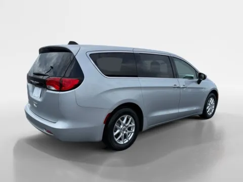 More photos of 2022 Chrysler Voyager LX at Farris Ford - Morristown, TN