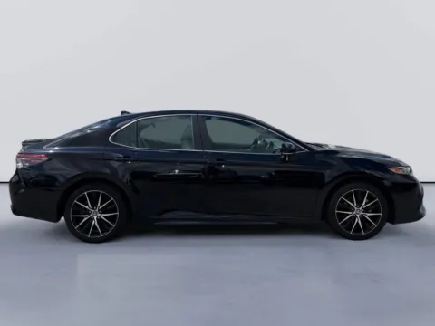 More photos of 2024 Toyota Camry SE at Farris Ford - Morristown, TN