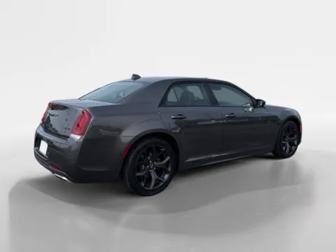 More photos of 2022 Chrysler 300 Touring at Farris Ford - Morristown, TN