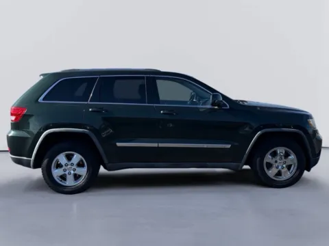 More photos of 2011 Jeep Grand Cherokee Laredo at Farris Ford - Morristown, TN