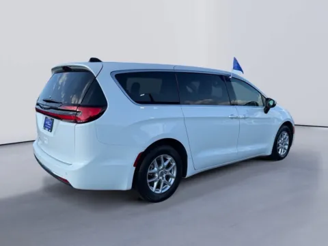More photos of 2023 Chrysler Pacifica Touring L at Farris Ford - Morristown, TN
