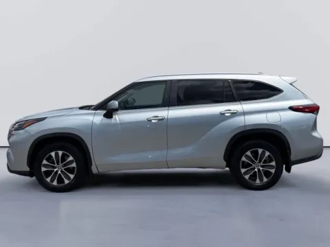 Photos of 2023 Toyota Highlander XLE for sale in Morristown, TN at Farris Ford - Morristown