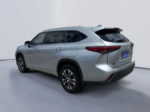 Another view of 2023 Toyota Highlander XLE for sale in Morristown, TN at Farris Ford - Morristown