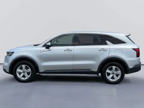Photos of 2022 Kia Sorento LX for sale in Morristown, TN at Farris Ford - Morristown
