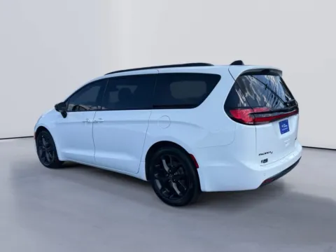 Another view of 2025 Chrysler Pacifica Limited for sale in Morristown, TN at Farris Ford - Morristown