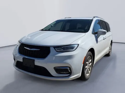 White 2022 Chrysler Pacifica Touring L for sale in Morristown, TN