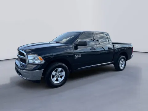 Black 2019 Ram 1500 Classic SLT for sale in Morristown, TN