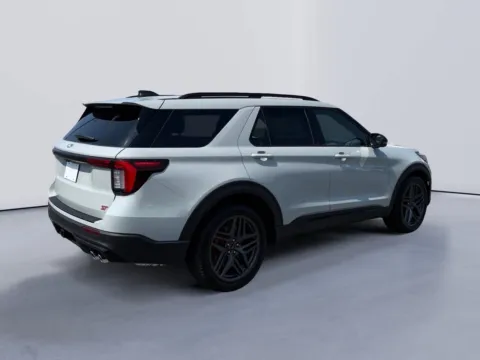 More photos of 2027 Ford Explorer ST at Farris Ford - Morristown, TN