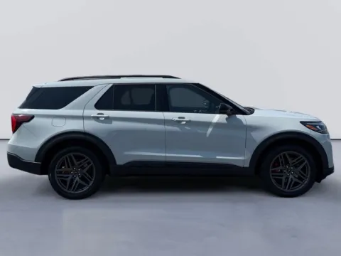 More photos of 2027 Ford Explorer ST at Farris Ford - Morristown, TN