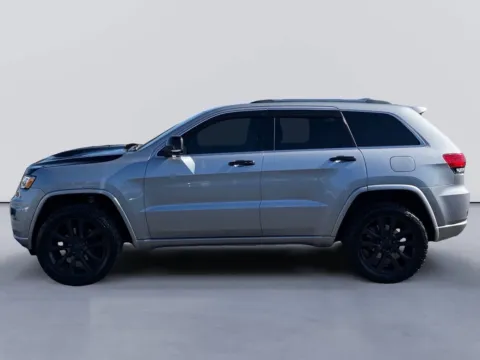 Photos of 2018 Jeep Grand Cherokee Overland for sale in Morristown, TN at Farris Ford - Morristown