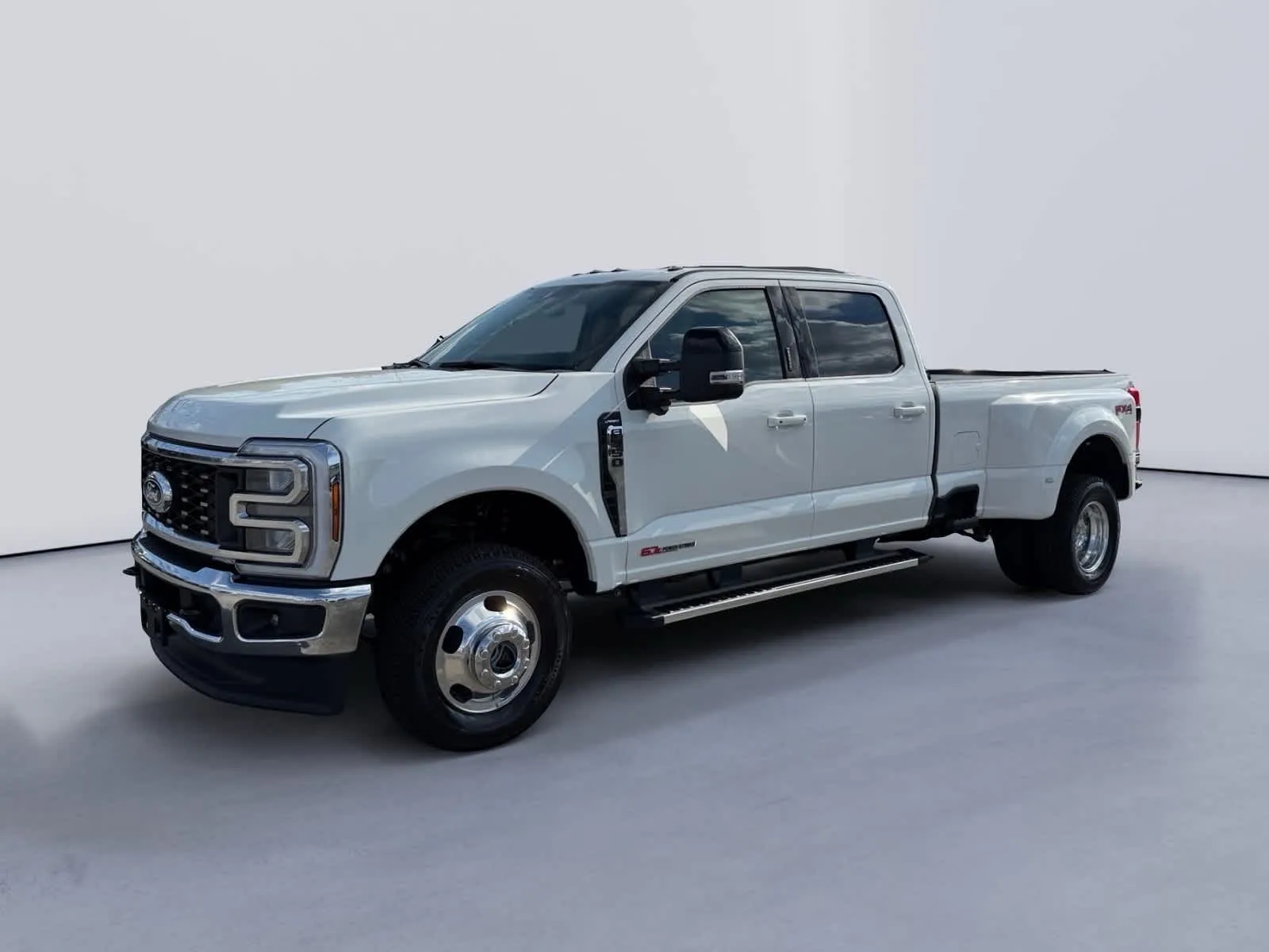 2027 Ford Super Duty F-350 DRW Pickup LARIAT