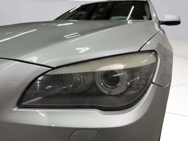 BMW 7 Series photo 12