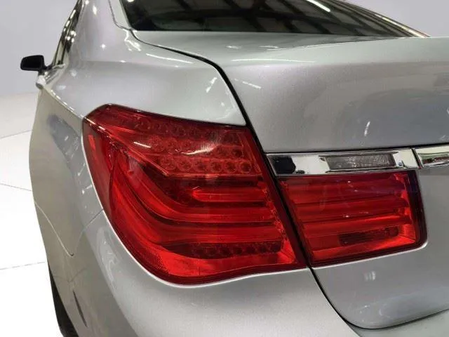 BMW 7 Series photo 14