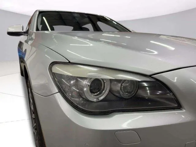 BMW 7 Series photo 17