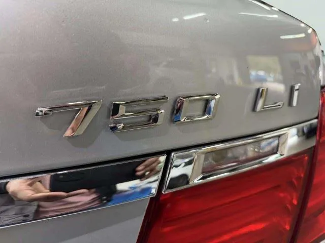 BMW 7 Series photo 22