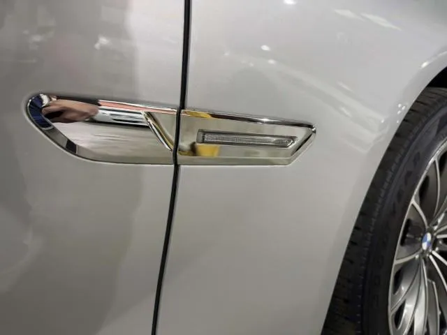 BMW 7 Series photo 23