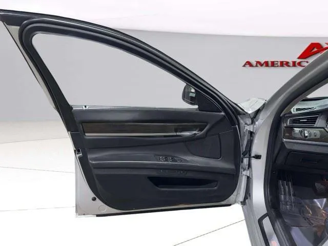 BMW 7 Series photo 24
