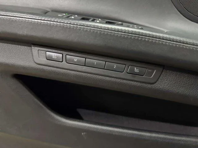 BMW 7 Series photo 26