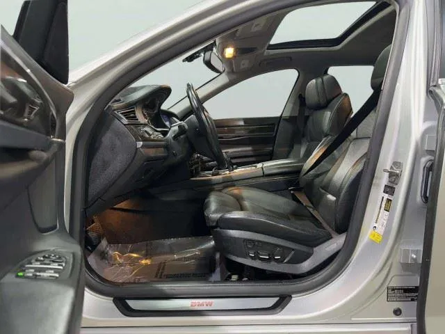 BMW 7 Series photo 30