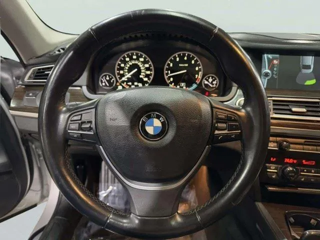 BMW 7 Series photo 36