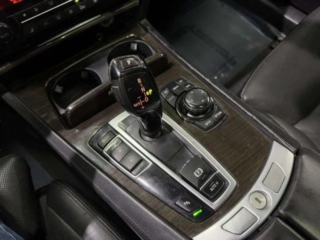 BMW 7 Series photo 37