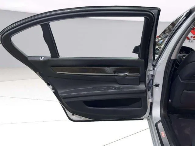 BMW 7 Series photo 43