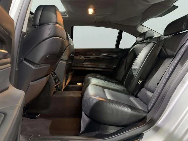 BMW 7 Series photo 45