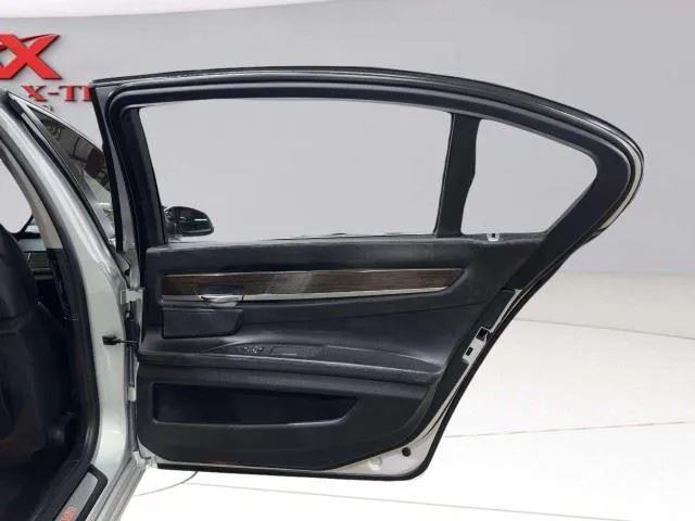 BMW 7 Series photo 47