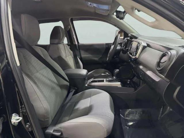 Toyota Tacoma photo 13