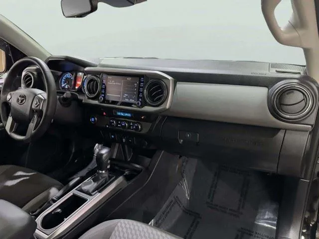 Toyota Tacoma photo 15