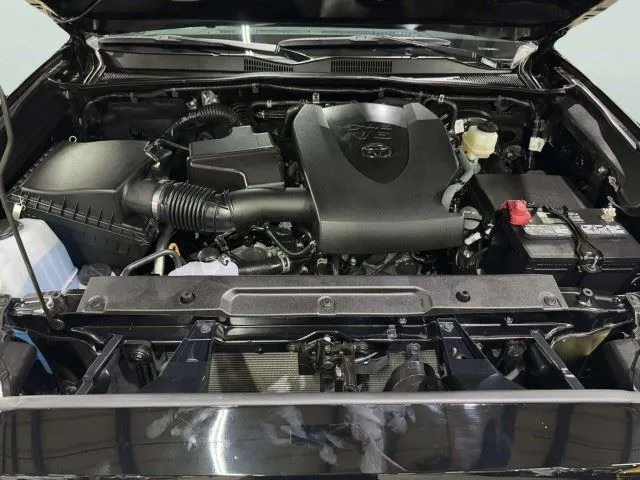 Toyota Tacoma photo 17