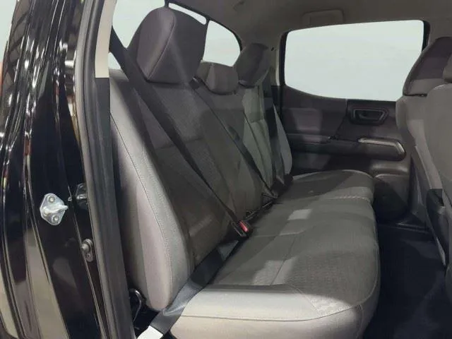 Toyota Tacoma photo 18