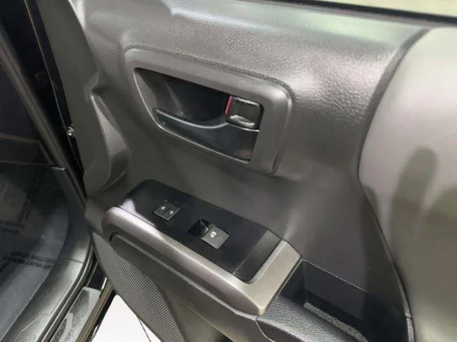 Toyota Tacoma photo 20