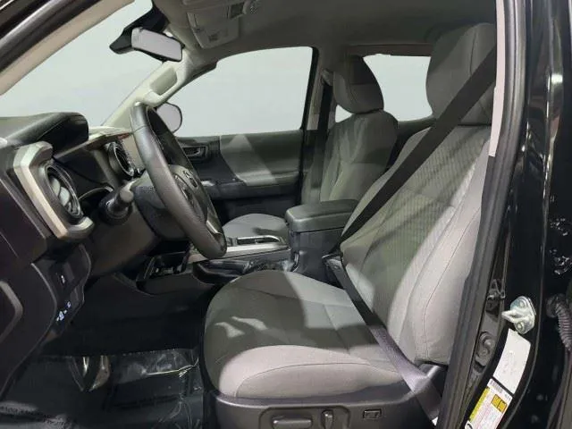 Toyota Tacoma photo 29