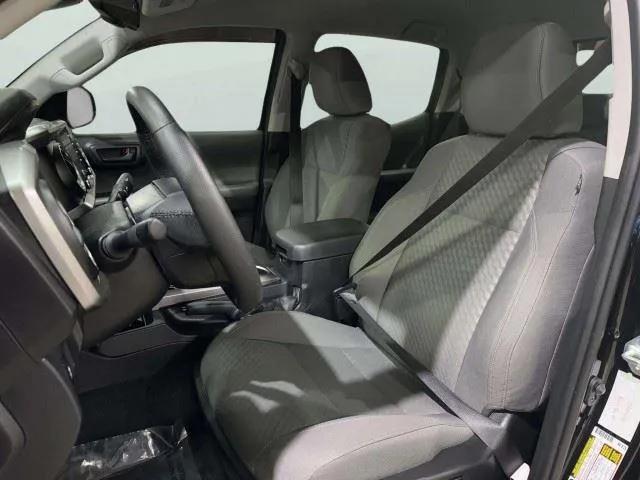 Toyota Tacoma photo 31