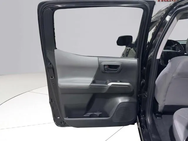 Toyota Tacoma photo 33