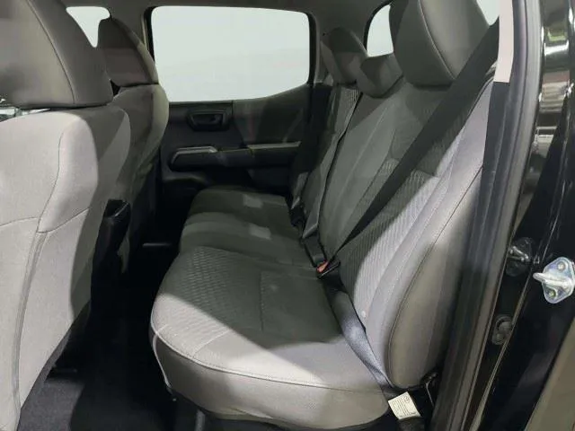 Toyota Tacoma photo 36