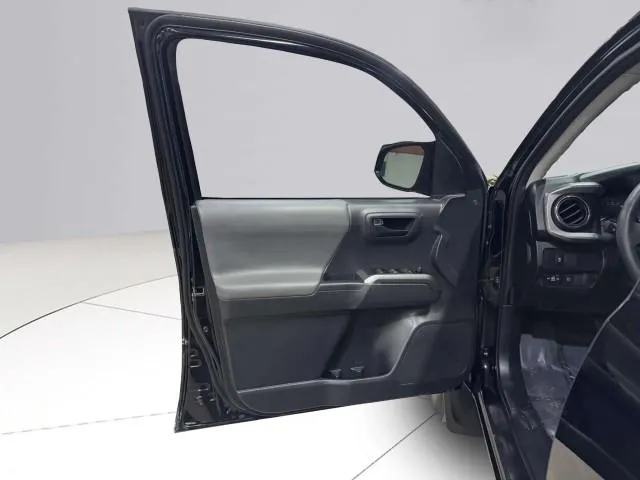 Toyota Tacoma photo 54