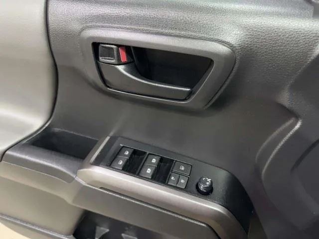 Toyota Tacoma photo 55