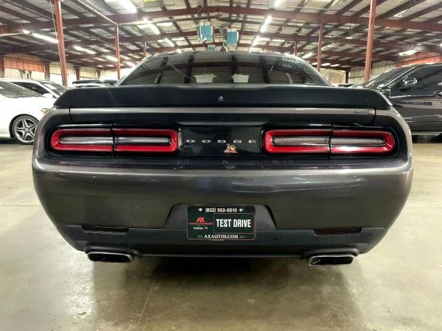 Dodge Challenger photo 6