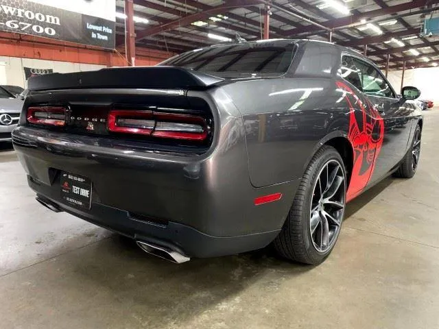 Dodge Challenger photo 7